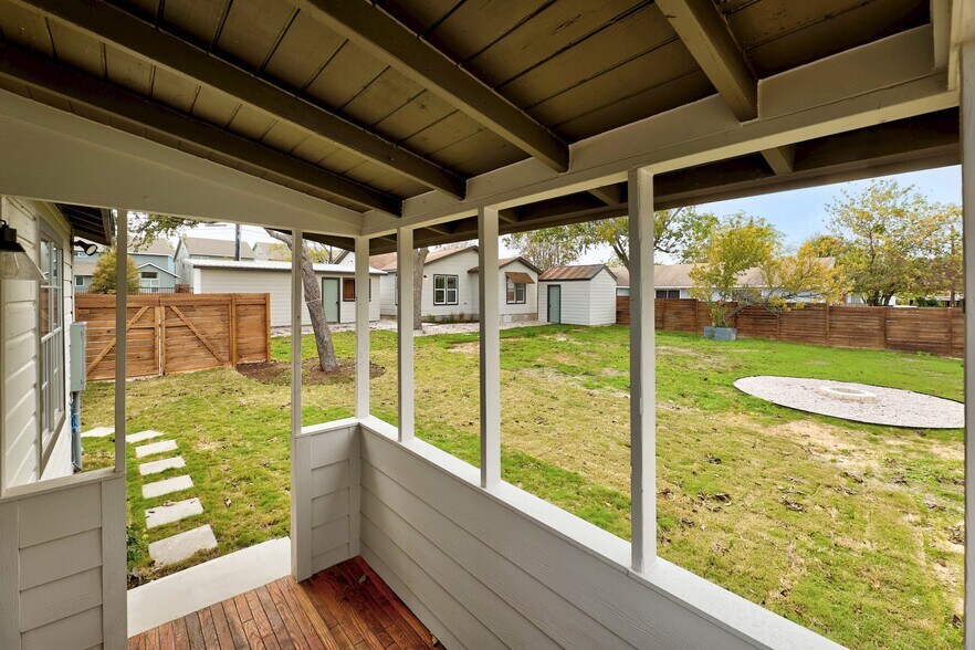 More Photos Of 306 W Stassney Ln, Austin Specialty For Sale