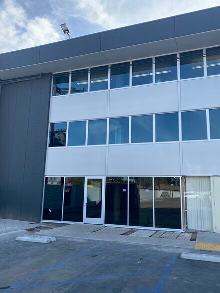 More Photos Of 1833 E 17th St, Santa Ana Office For Lease