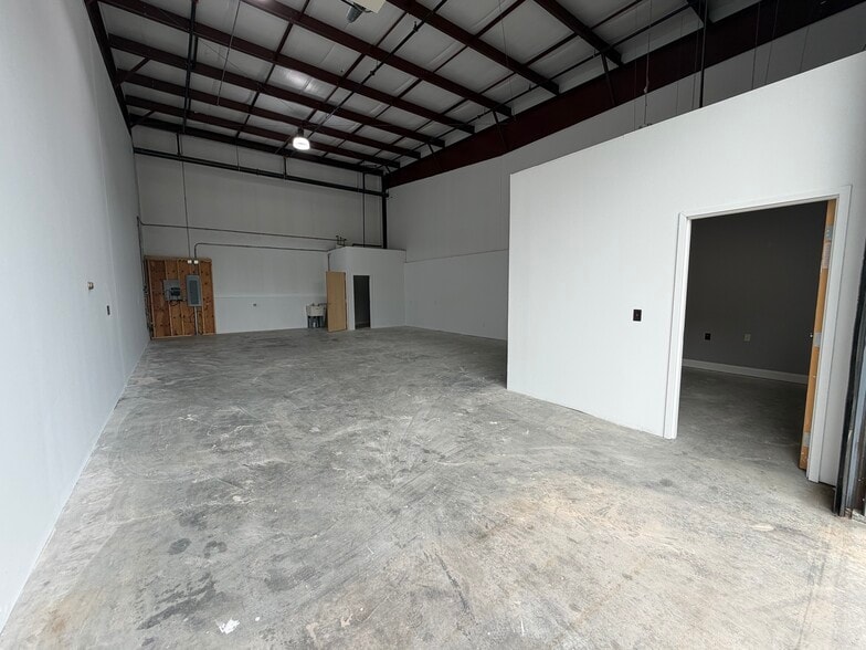 More Photos Of 160 Otis St, Northborough Self Storage For Sale