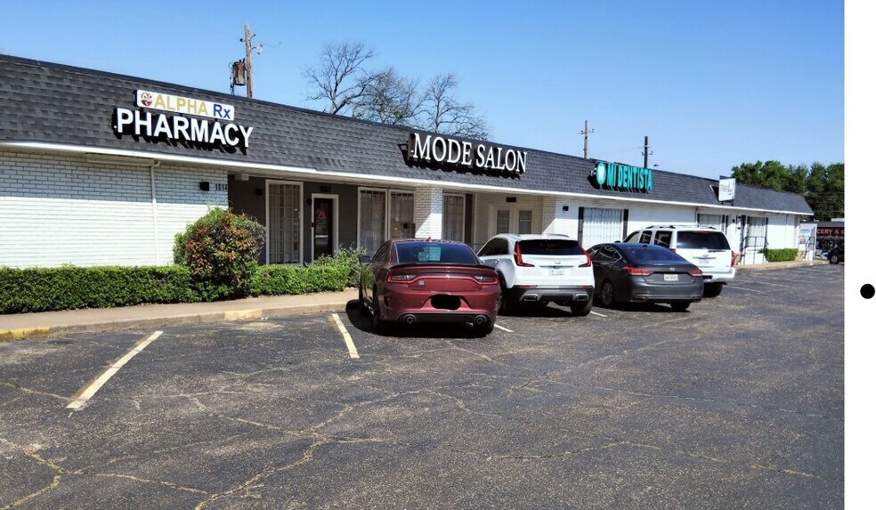 More Photos Of 1012 N Davis Dr, Arlington Storefront For Lease