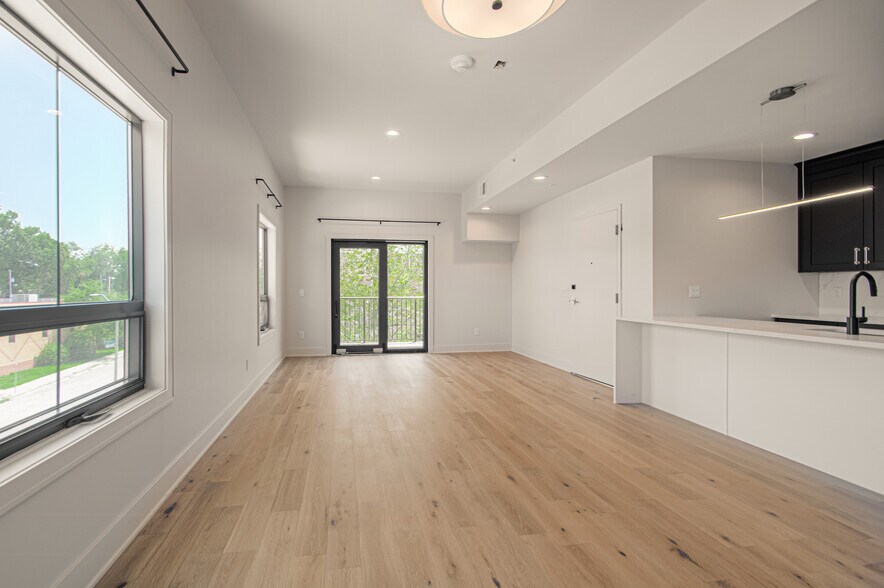 More Photos Of 200 W Gregory Blvd, Kansas City Apartments For Sale
