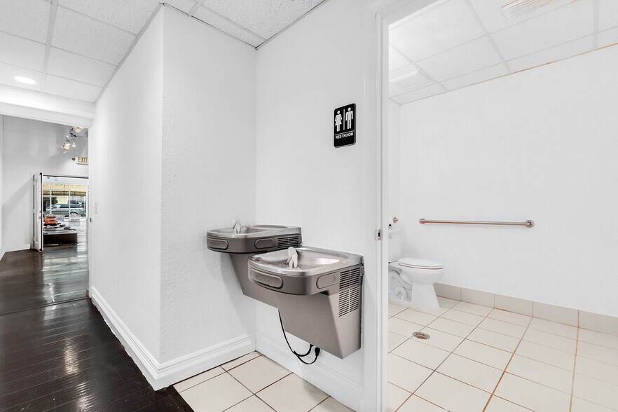 More Photos Of 333 Clematis St, West Palm Beach Storefront Retail Office For Lease