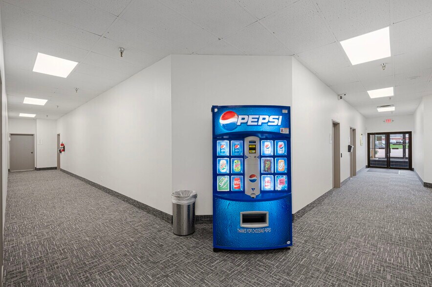 More Photos Of 151 NW Silver Lake Rd, Saint Paul Unknown For Lease