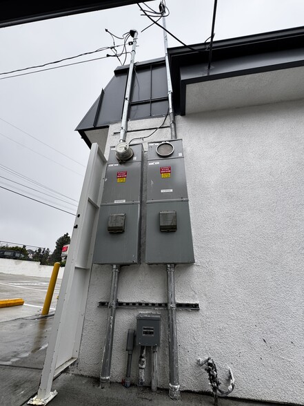 More Photos Of 3238 Foothill Blvd, Glendale Freestanding For Sale