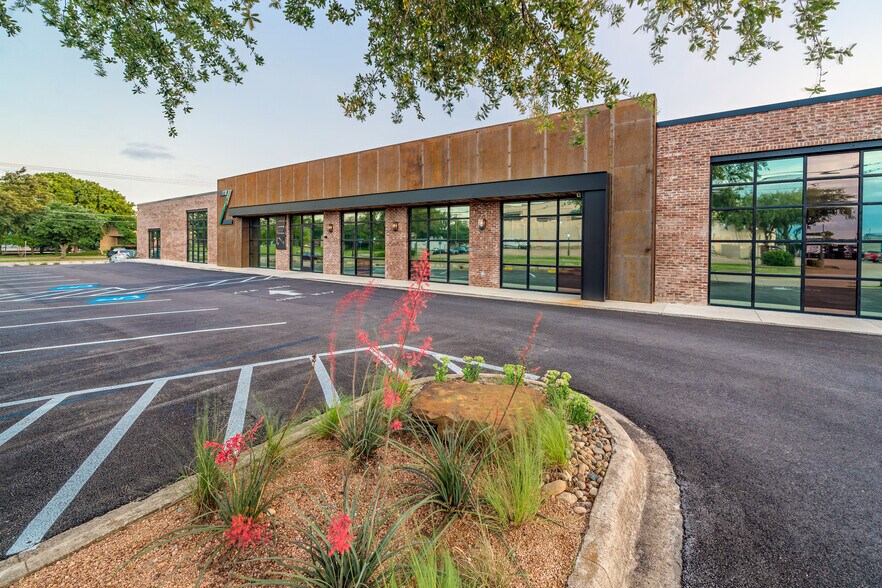 More Photos Of 201 W Kaufman St, Richardson Office For Sale