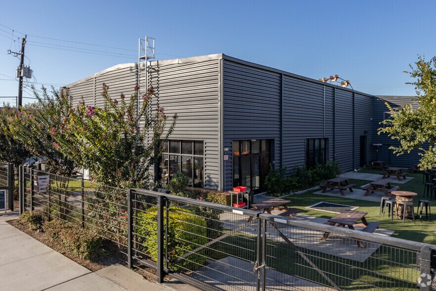 More Photos Of 1110 Hutchins St, Houston Storefront For Lease