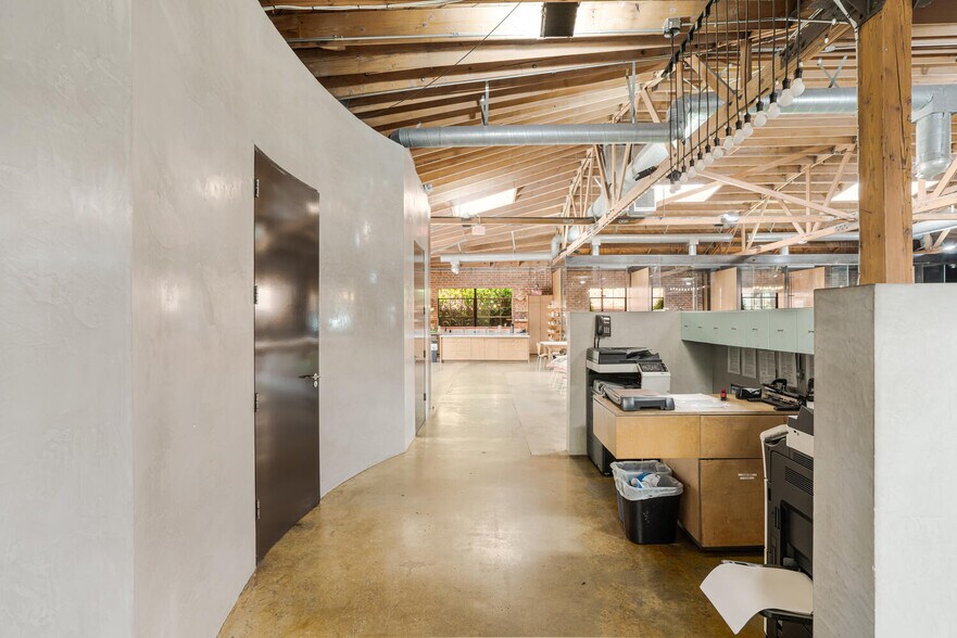 More Photos Of 2210 Broadway, Santa Monica Loft Creative Space For Lease