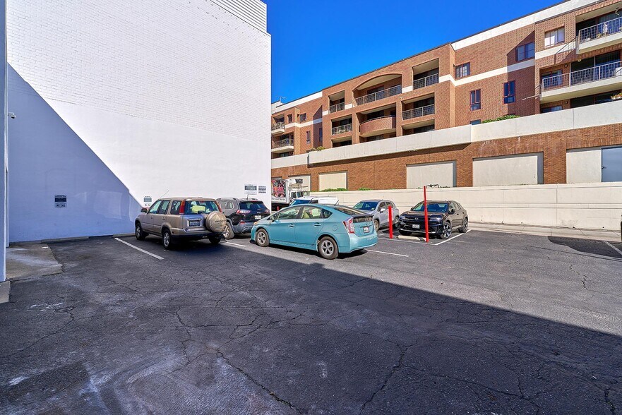 More Photos Of 220-228 N Canon Dr, Beverly Hills Loft Creative Space For Lease
