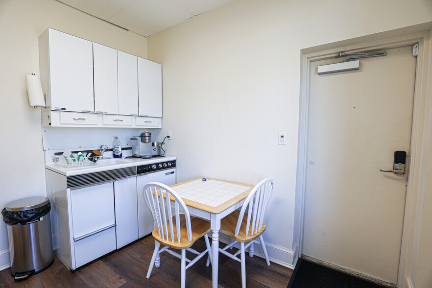 More Photos Of 630 Jefferson St, Paducah Office For Sale