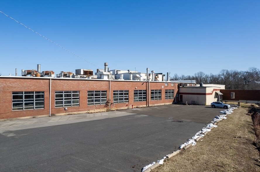 More Photos Of 45 N 4th St, Quakertown Warehouse For Lease