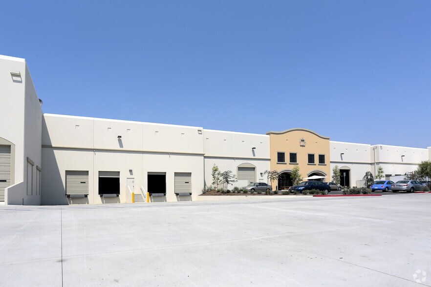 More Photos Of 4910 Azusa Canyon Rd, Irwindale Warehouse For Lease