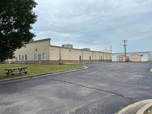 More Photos Of 1823 W 20th St, Joplin Office For Sale
