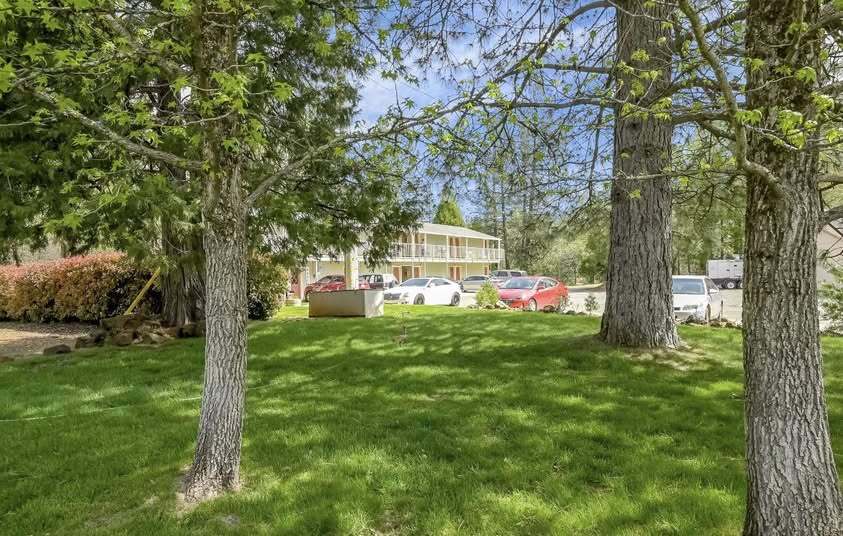 More Photos Of 8592 La Porte Rd, Brownsville Hotel For Sale