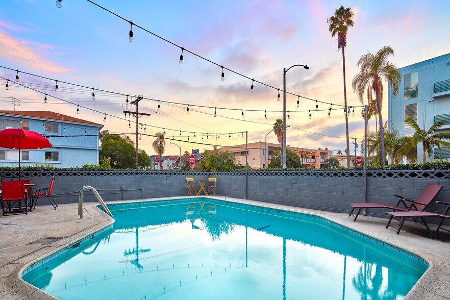 More Photos Of 204 N Manhattan Pl, Los Angeles Apartments For Sale