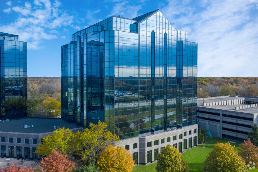 More Photos Of 2150 E Lake Cook Rd, Buffalo Grove Office For Lease