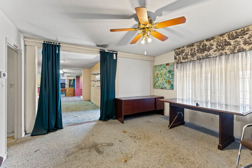 More Photos Of 5034 N Nebraska Ave, Tampa Freestanding For Sale