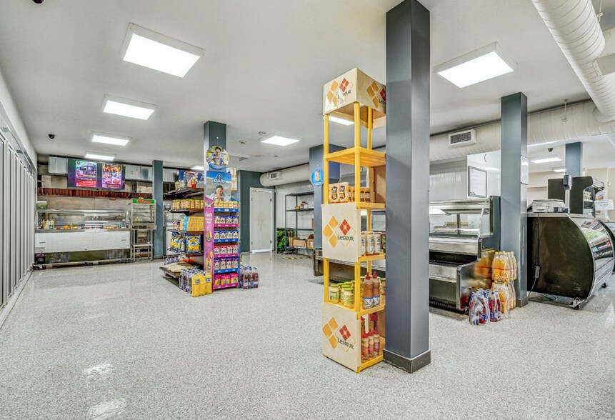 More Photos Of 1301 Rue Notre-Dame, Repentigny Storefront Retail Residential For Sale