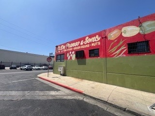 More Photos Of 1000 Lawrence St, Los Angeles Warehouse For Sale