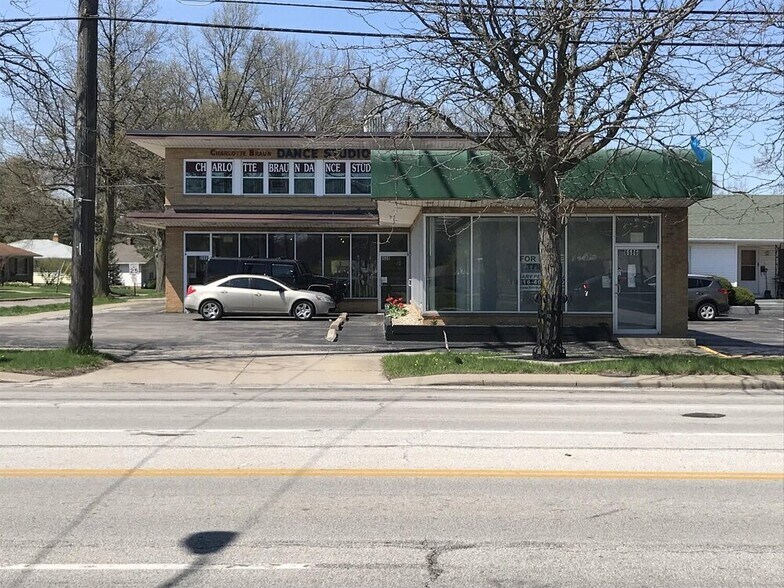 More Photos Of 6686-6690 Pearl Rd, Parma Heights Storefront For Lease