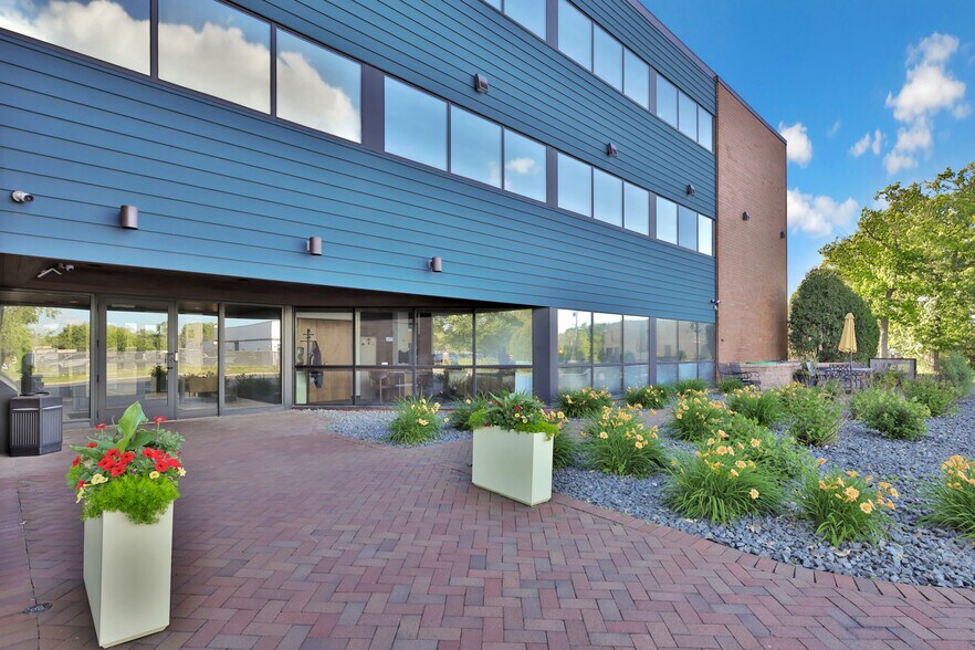 More Photos Of 3570 Lexington Ave N, Shoreview Medical For Lease