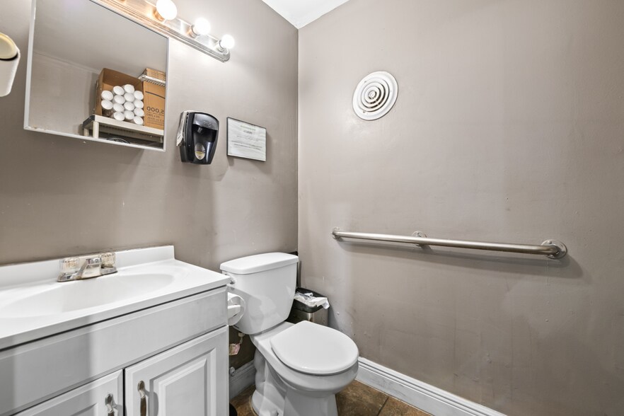 More Photos Of 4521 N Federal Hwy, Pompano Beach Auto Dealership For Sale