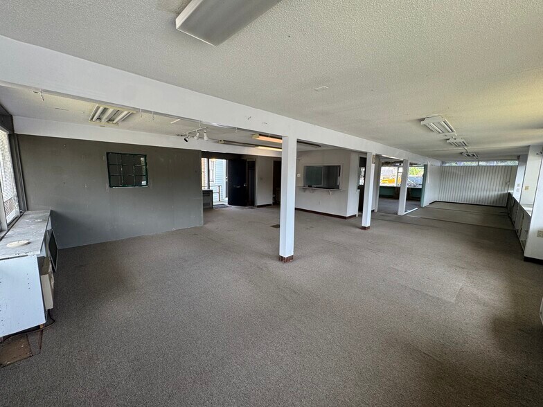 More Photos Of 523 Boston Post Rd, Old Saybrook Freestanding For Sale