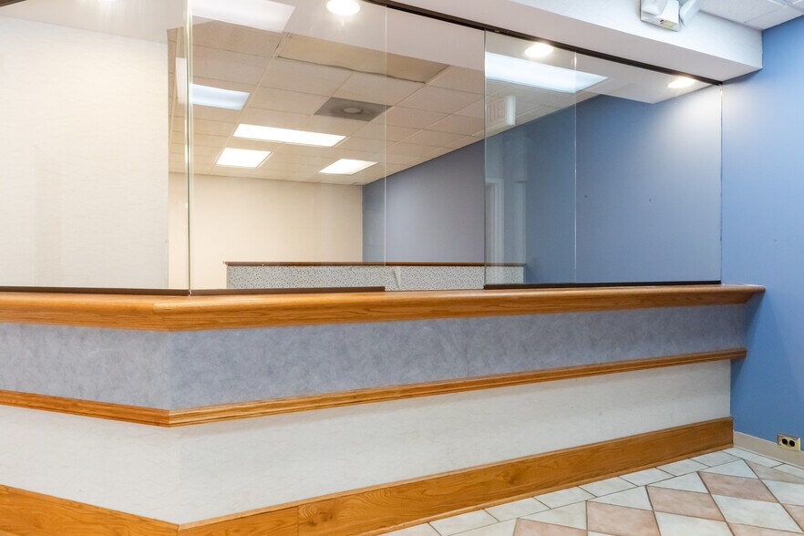 More Photos Of 640 S Walker St, Bloomington Medical For Sale