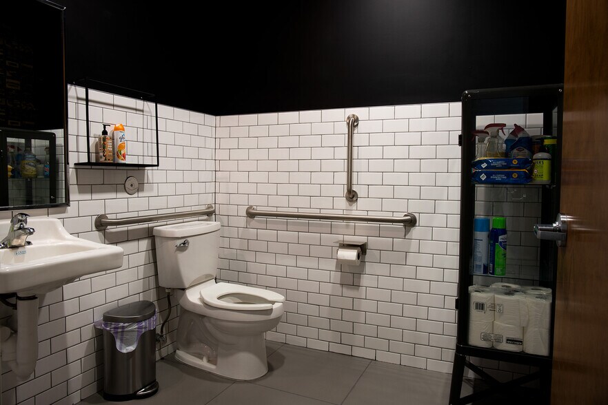 More Photos Of 1095 W Rio Salado Pky, Tempe Loft Creative Space For Sale