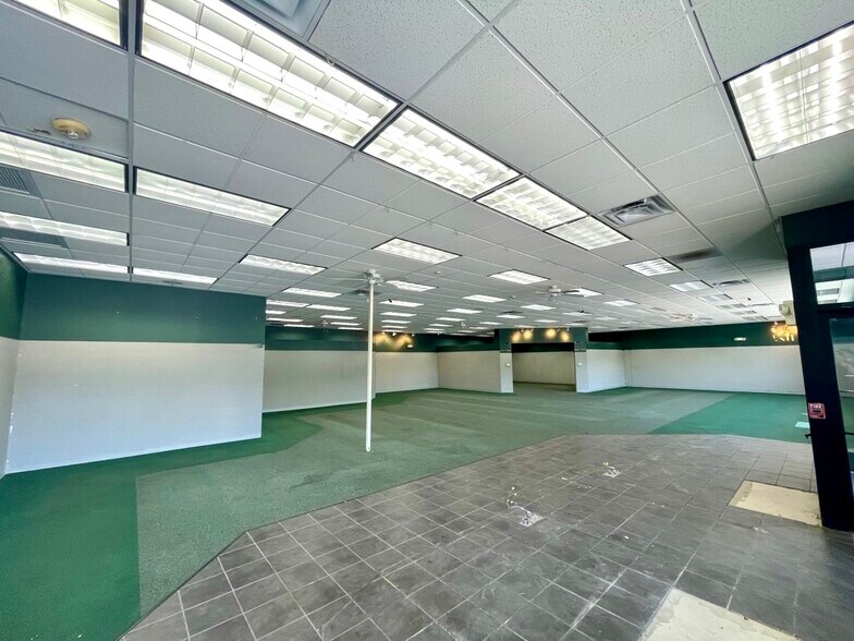 More Photos Of 954 Ridge Rd, Lackawanna Freestanding For Lease