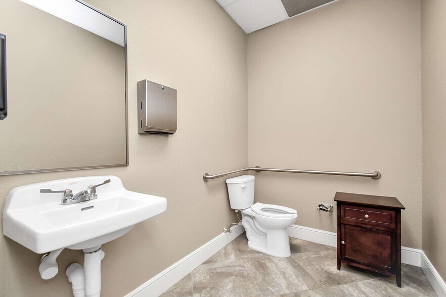 More Photos Of 620 S Peek Rd, Katy Medical For Sale