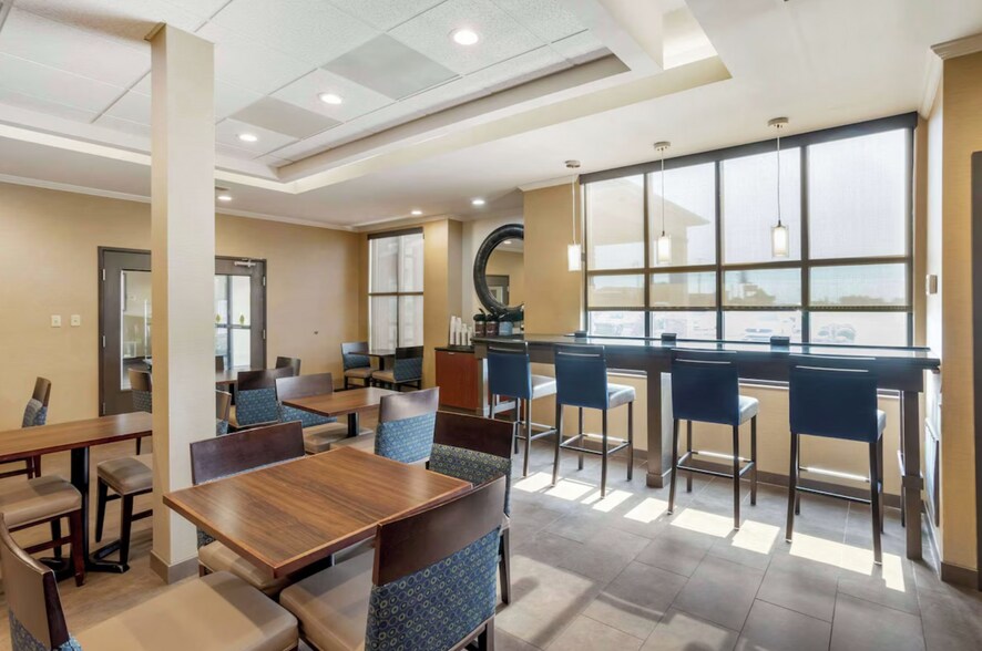 More Photos Of 1510 E Main St, Blytheville Hotel For Sale