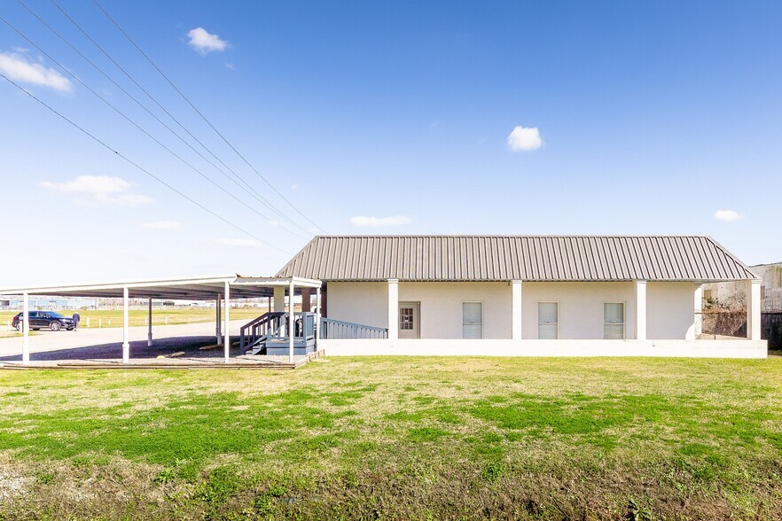 More Photos Of 101 Menard Rd, Houma Light Manufacturing For Lease