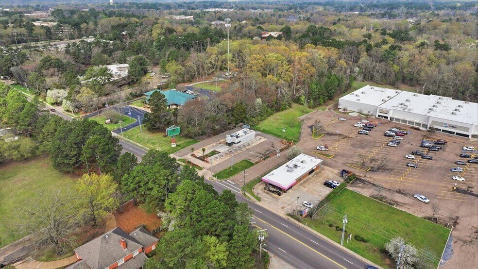 More Photos Of 1900 E County Line Rd, Ridgeland Fast Food For Sale