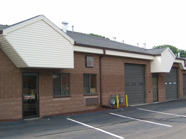 More Photos Of 130 Fort Path Rd, Madison Warehouse For Lease