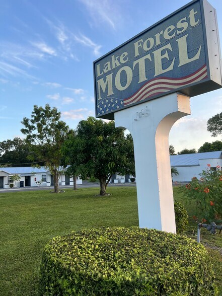 More Photos Of 1702 US 92, Auburndale Hotel For Sale