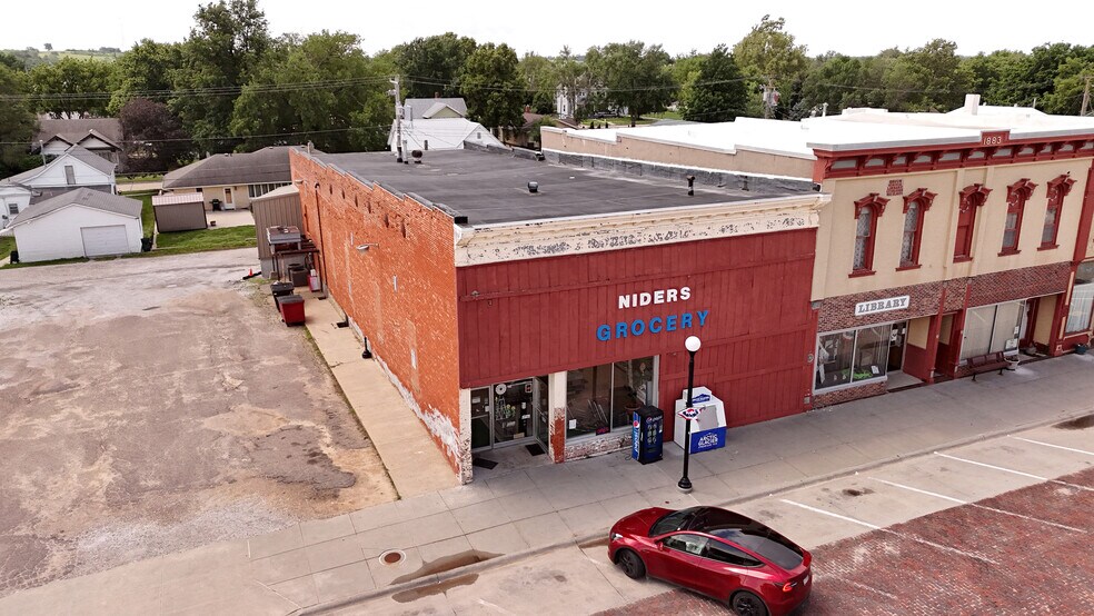 More Photos Of 734 3rd St, Humboldt Convenience Store For Sale