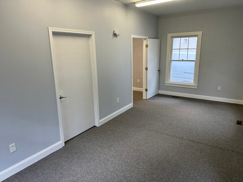 More Photos Of 23836 W Main St, Plainfield Office For Lease