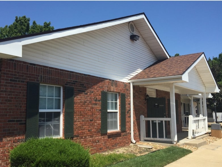 More Photos Of 5722-5756 N Broadway St, Kansas City Coworking Space