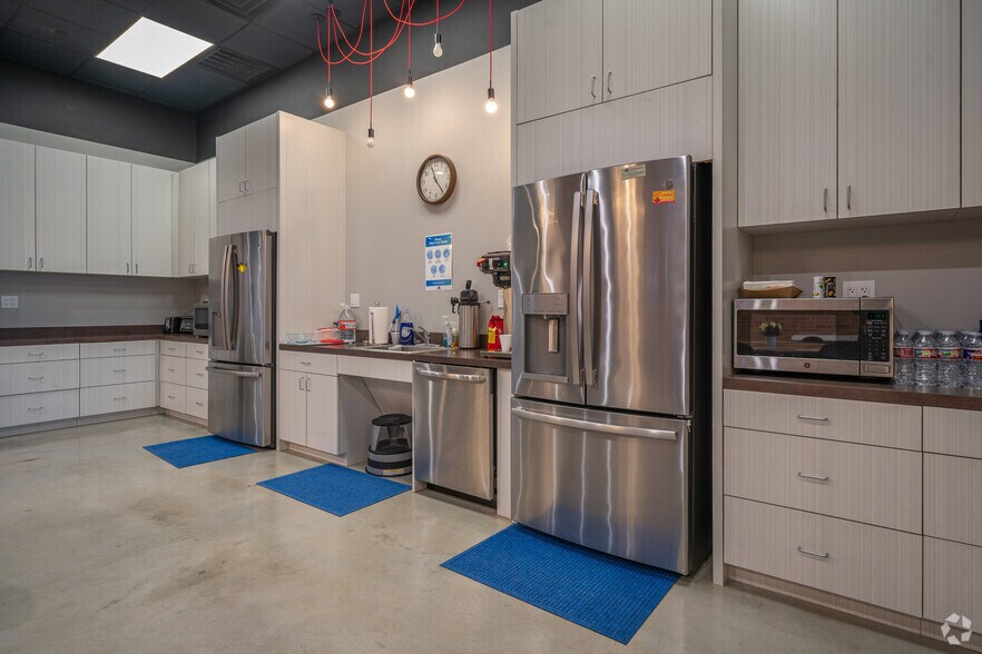 More Photos Of 7215 New Territory Blvd, Sugar Land Office For Lease