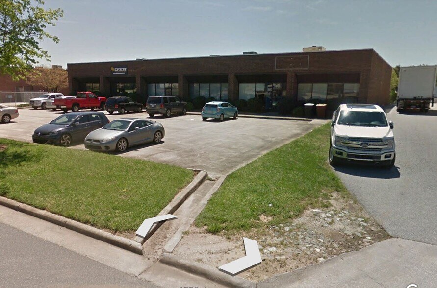 More Photos Of 3703 Alliance Dr, Greensboro Showroom For Lease