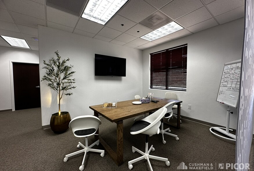 More Photos Of 3067 W Ina Rd, Tucson Office For Lease