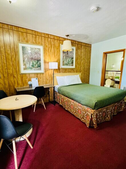 More Photos Of 606 W Holme St, Norton Hotel For Sale