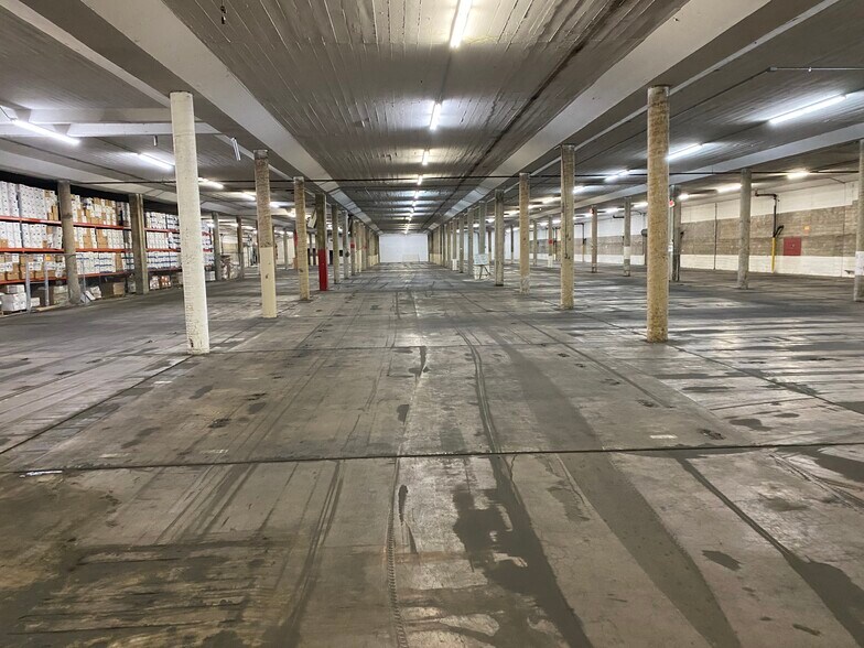 More Photos Of 3301 N Santa Fe Ave, Oklahoma City Warehouse For Lease