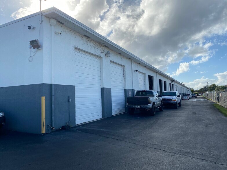 More Photos Of 7673 Hooper Rd, West Palm Beach Warehouse For Lease