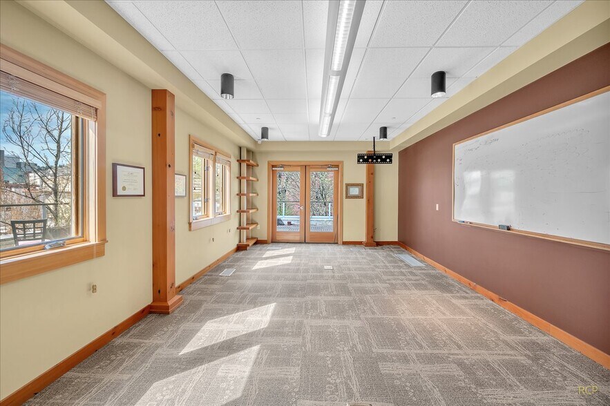 More Photos Of 75 NW Couch St, Portland Medical For Lease