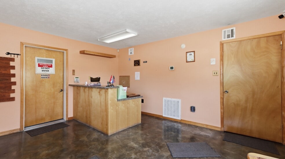 More Photos Of 301 N Elm St, Mountain View Auto Salvage Facility For Sale