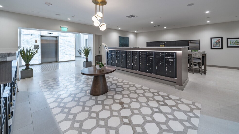 More Photos Of 295 NE Ivanhoe Blvd, Orlando Apartments For Lease