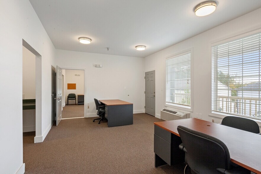 More Photos Of 6478 Putnam Ford Dr, Woodstock Office For Lease