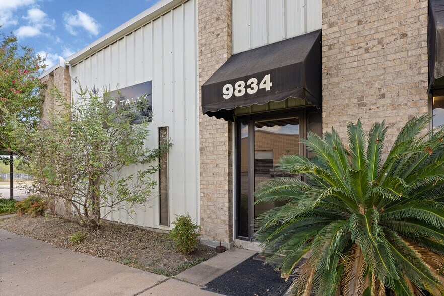 More Photos Of 9834 Windmill Park Ln, Houston Warehouse For Sale