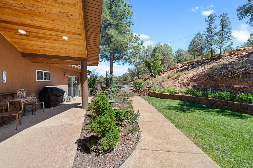 More Photos Of 7056 Bustin Dutch Trl, Show Low Multifamily For Sale